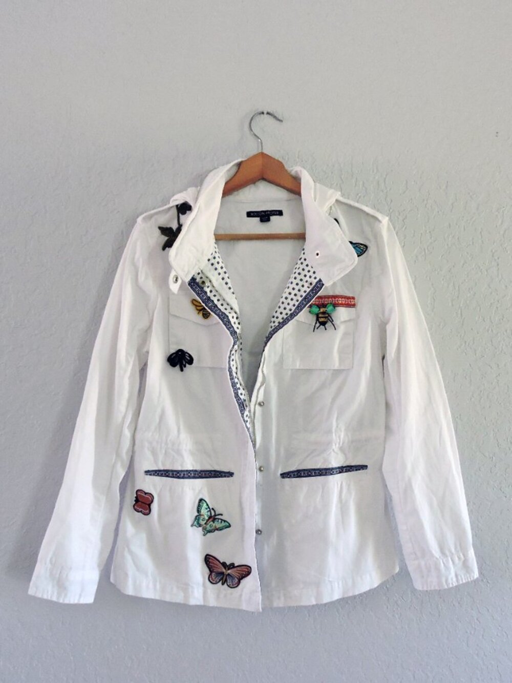 Boston Proper White Embroidered Utility Jacket whimsical bees butterflies M